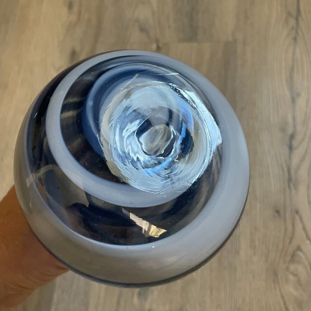 Hand Blown Navy Blue White Swirl Glass Onion Vase Pontil Mark 8" Tall! - Picture 4 of 4